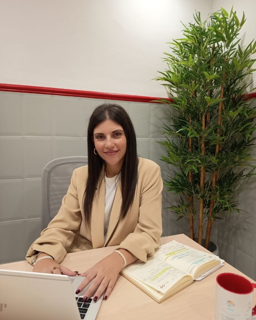 Trabajadora Social de Atès a Casa-AIRe